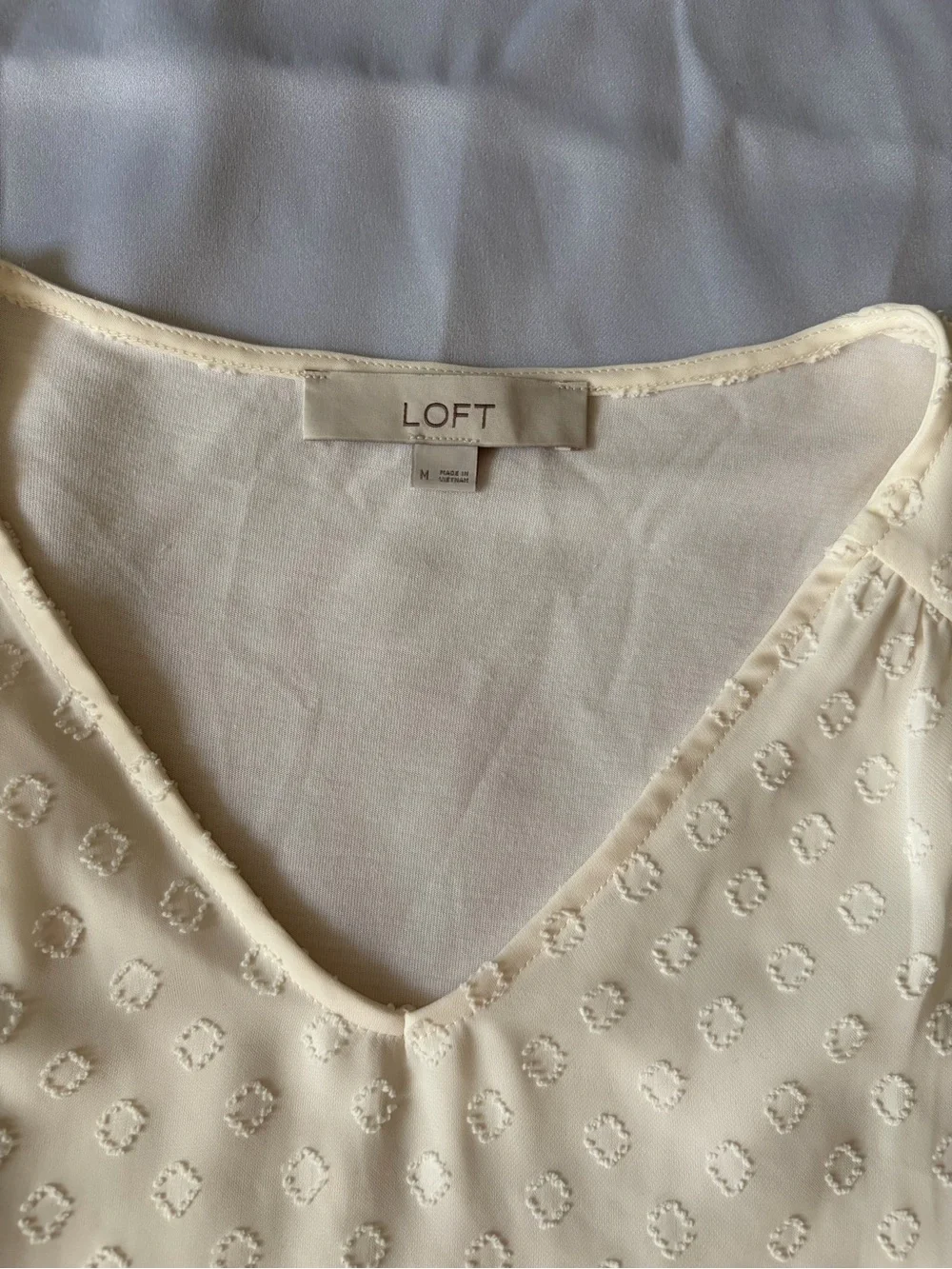 LOFT Cream V-Neck Short Sleeve Blouse M